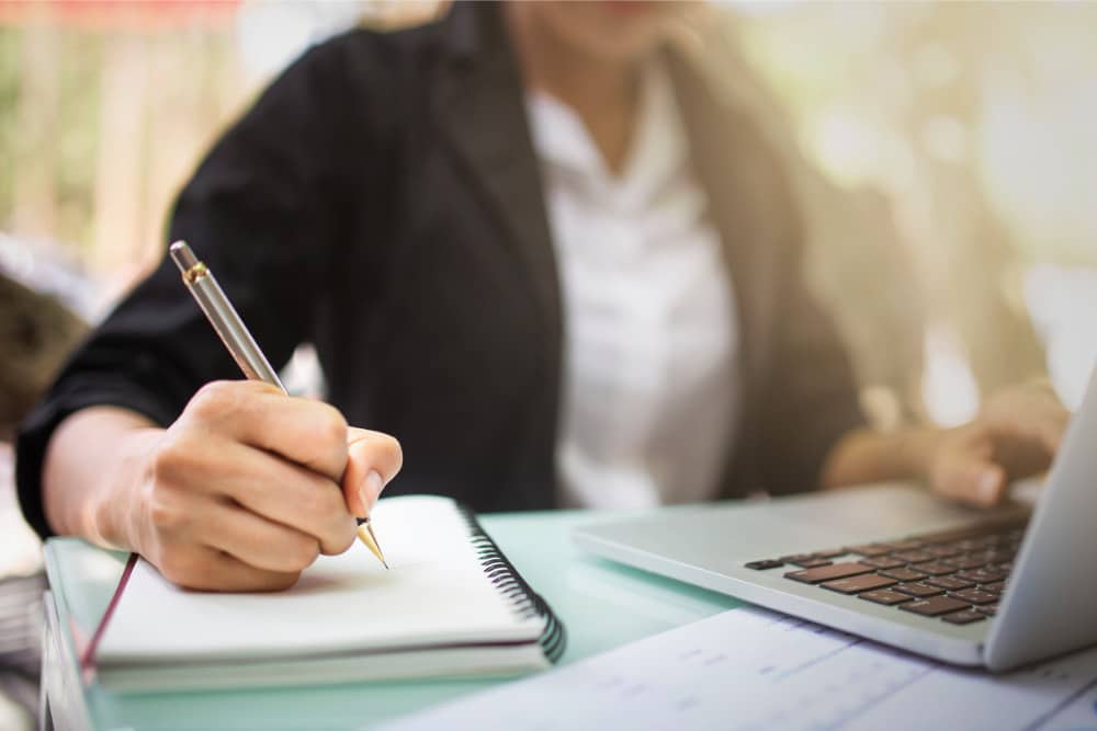 cpa-taking-cpe-course